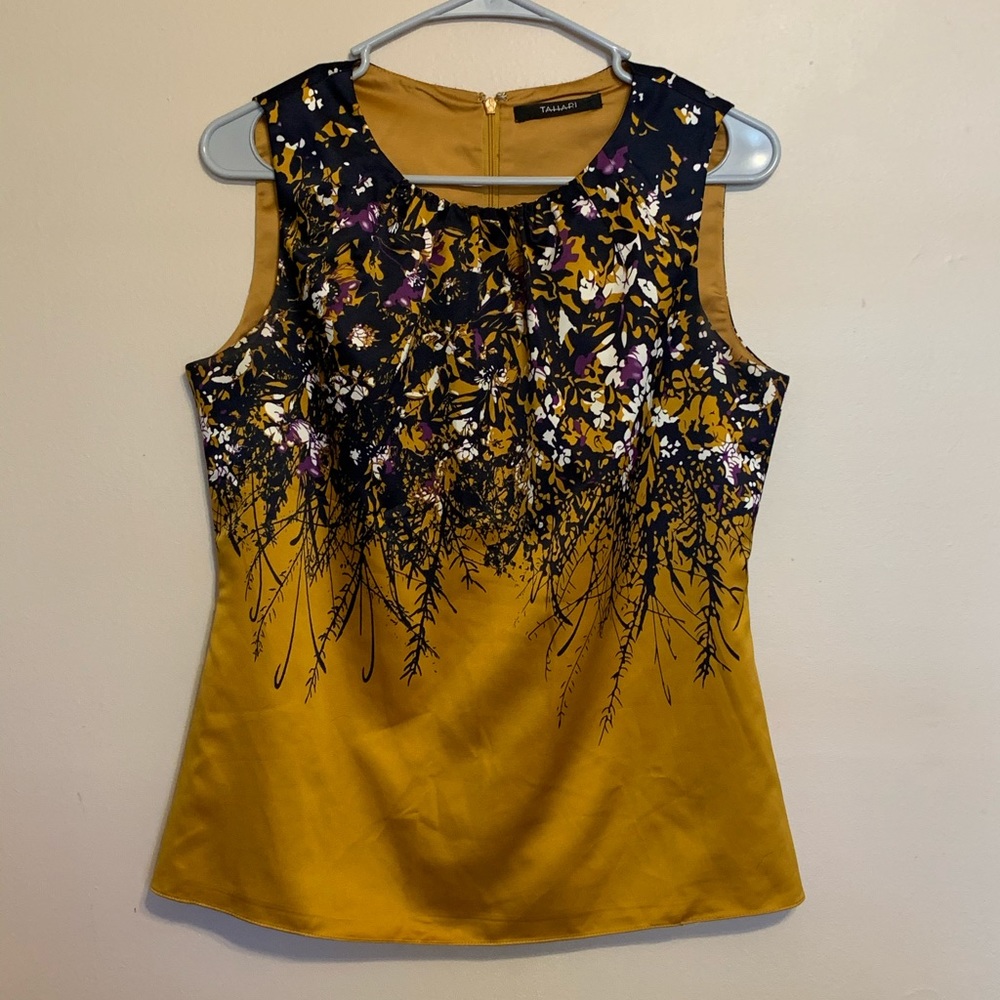 Tahari size Small women’s tank